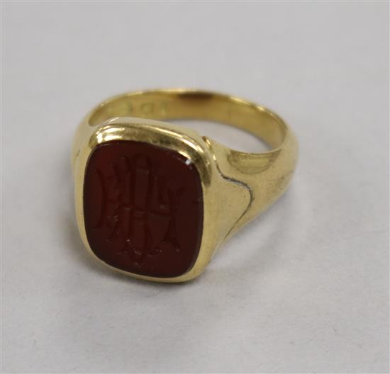 A 22ct yellow gold signet ring, 8.6g